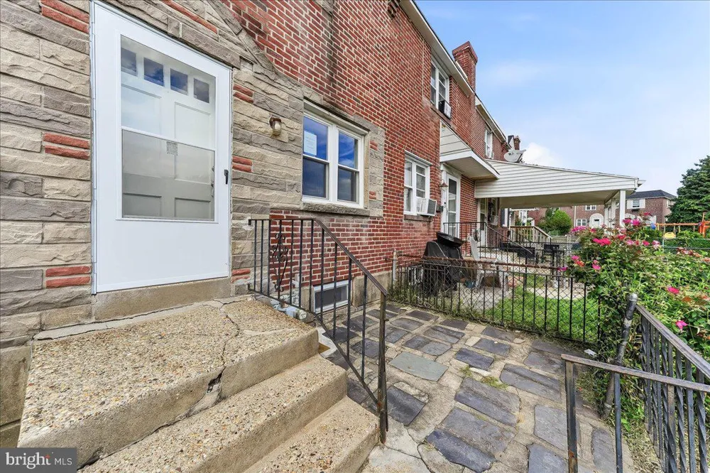1976 CARTER ROAD Folcroft, PA 19032