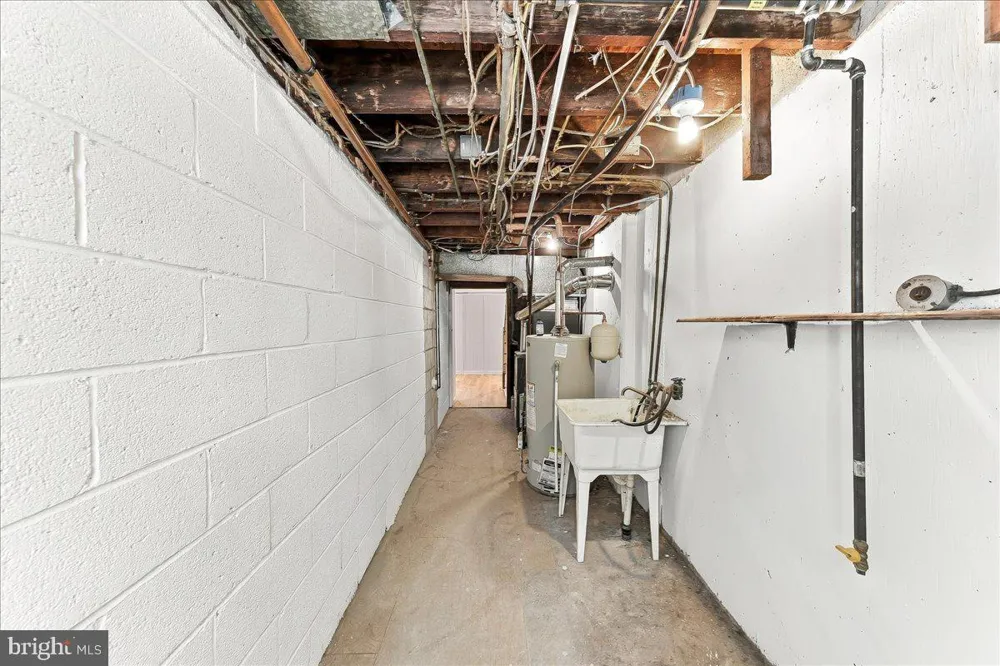 1976 CARTER ROAD Folcroft, PA 19032