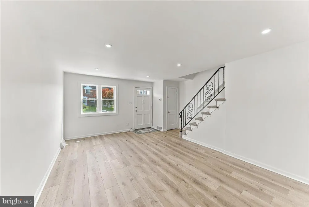 1976 CARTER ROAD Folcroft, PA 19032