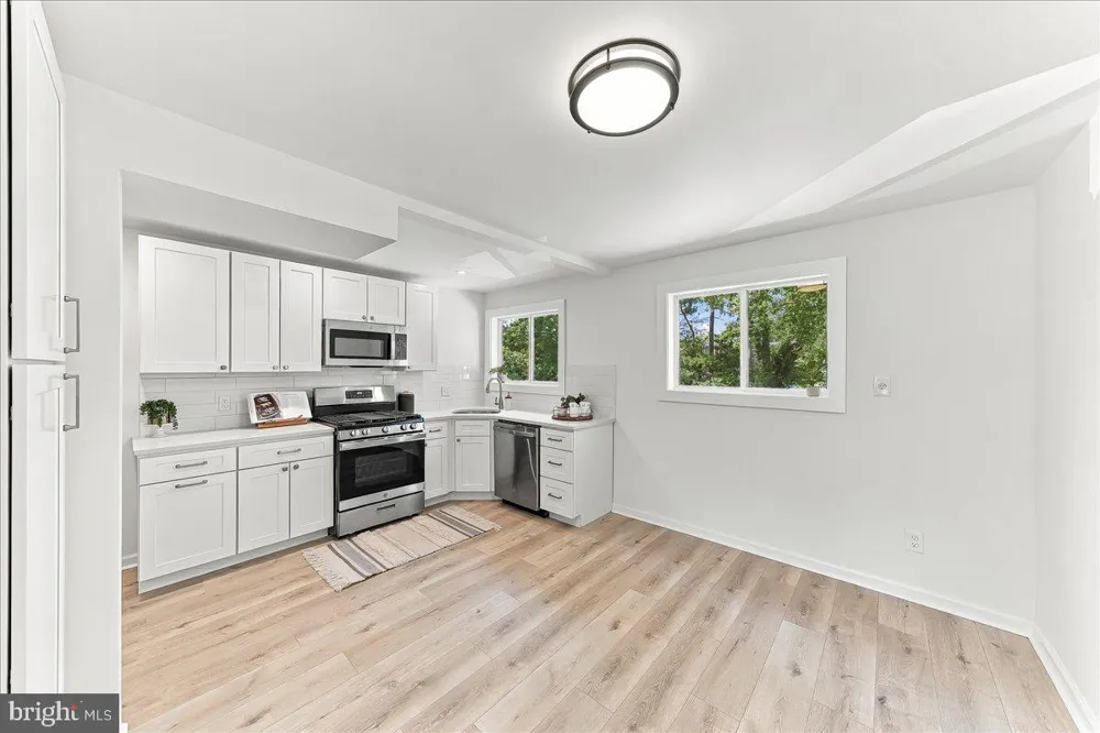 1976 CARTER ROAD Folcroft, PA 19032