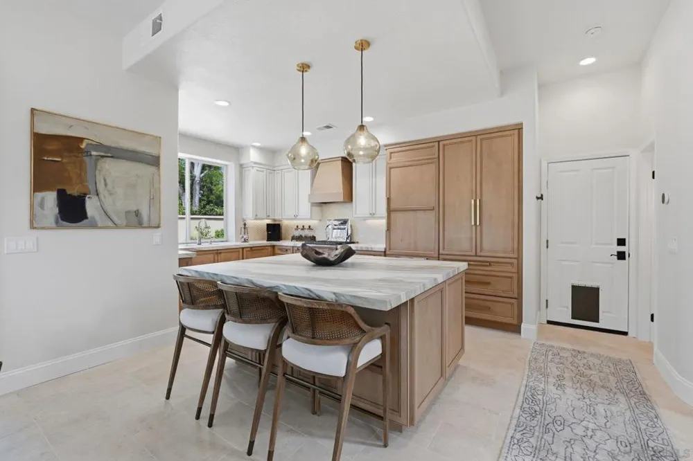 7001 Surfbird Circle Carlsbad, CA 92011