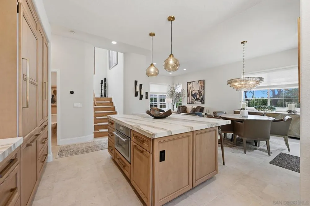 7001 Surfbird Circle Carlsbad, CA 92011