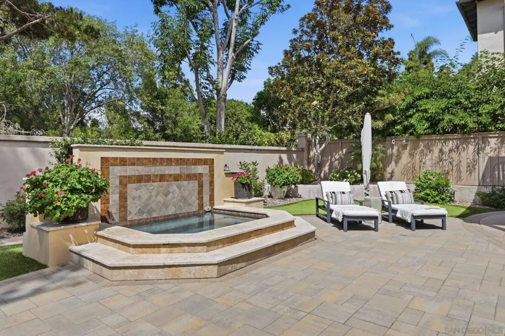 7001 Surfbird Circle Carlsbad, CA 92011