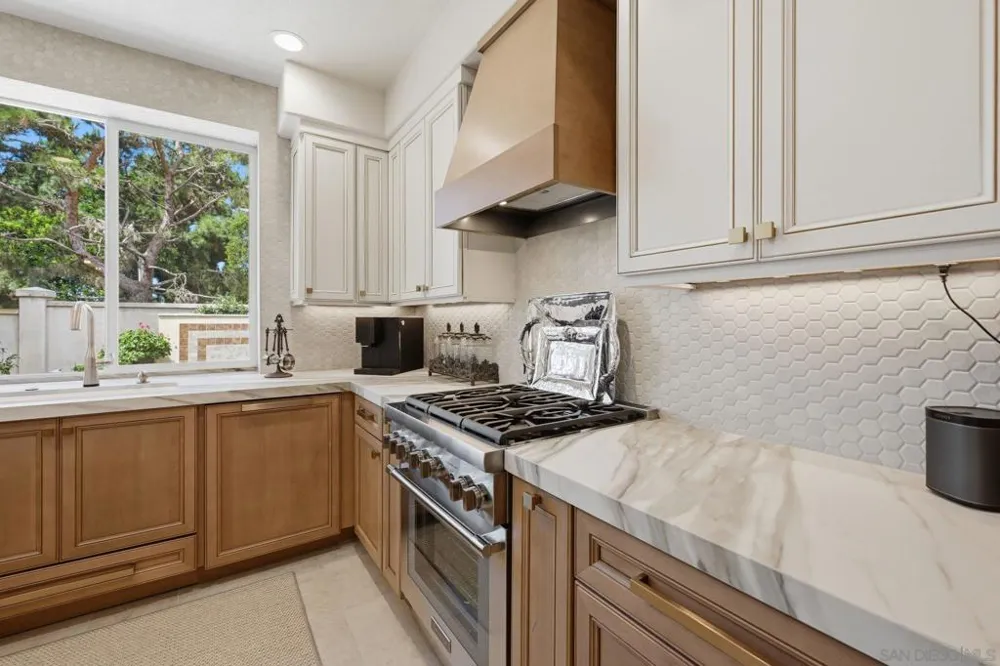 7001 Surfbird Circle Carlsbad, CA 92011