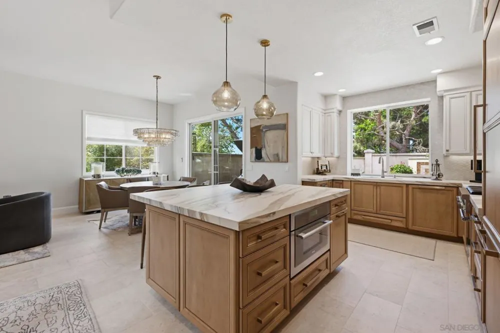 7001 Surfbird Circle Carlsbad, CA 92011