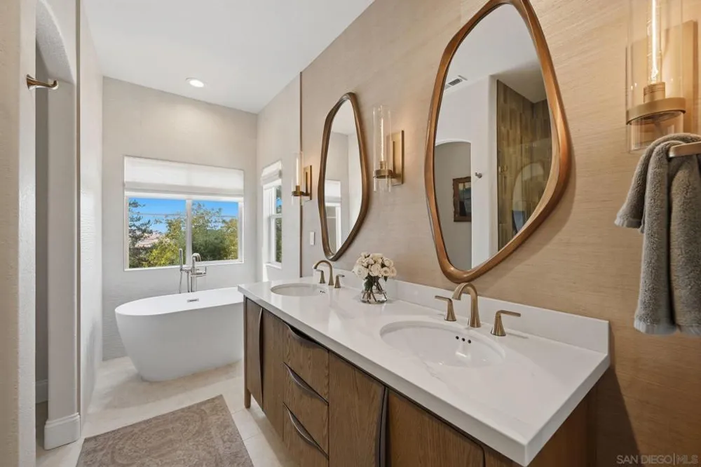 7001 Surfbird Circle Carlsbad, CA 92011