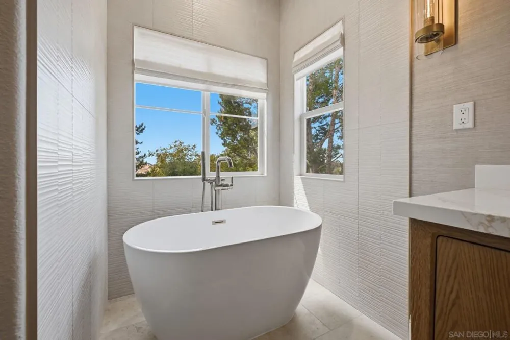 7001 Surfbird Circle Carlsbad, CA 92011