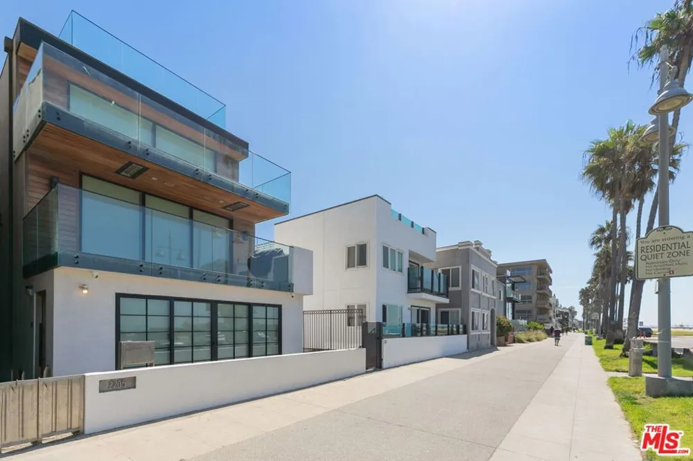 2205 Ocean Front Walk Los Angeles, CA 90291