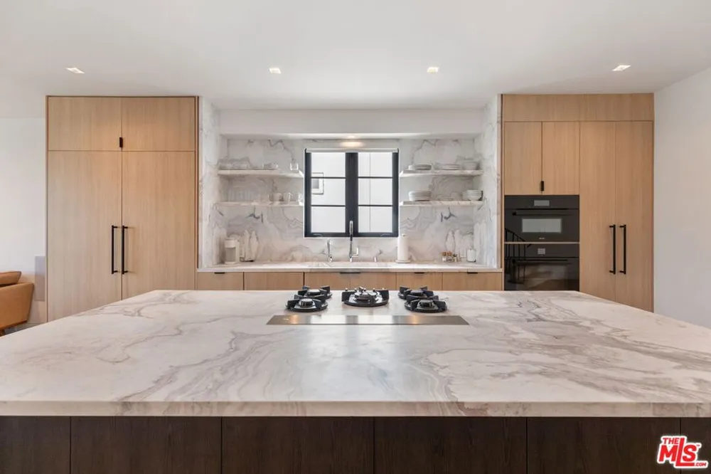 2205 Ocean Front Walk Los Angeles, CA 90291