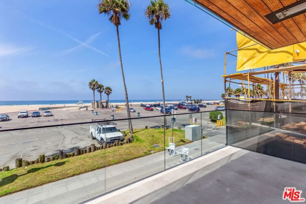 2205 Ocean Front Walk Los Angeles, CA 90291