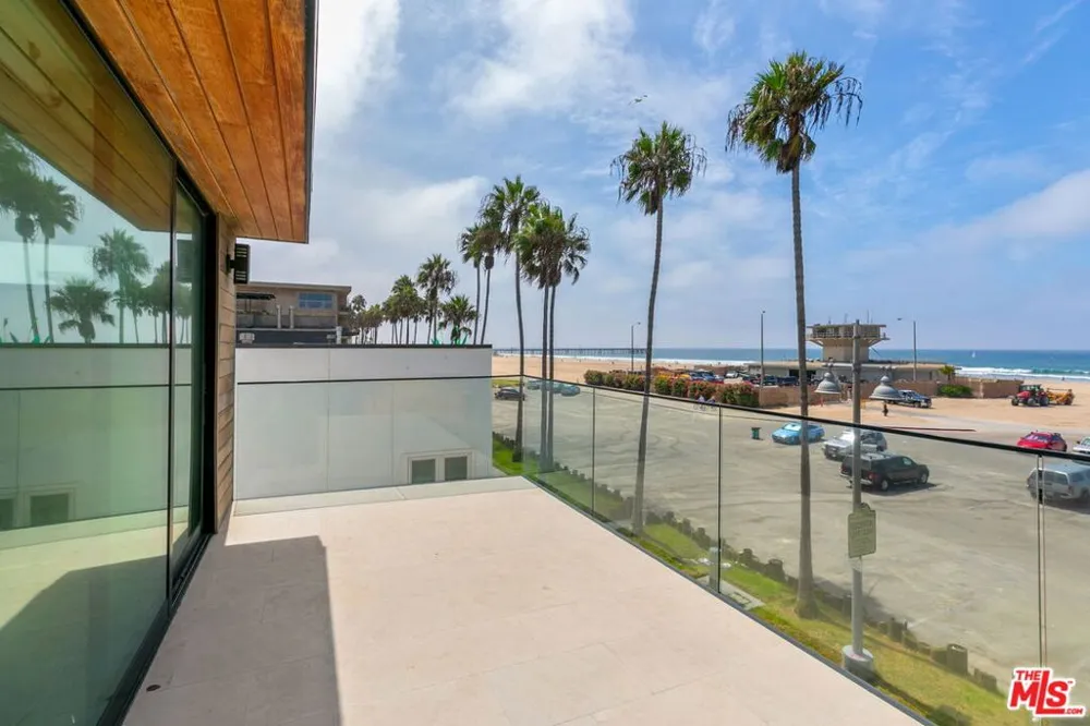 2205 Ocean Front Walk Los Angeles, CA 90291