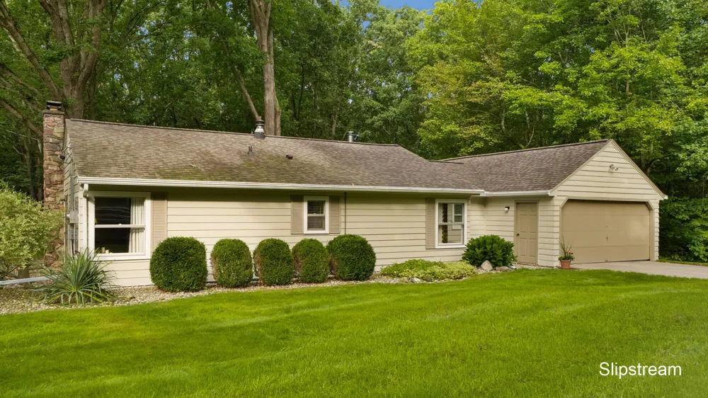 5059 12 Mile Road NE Rockford, MI 49341