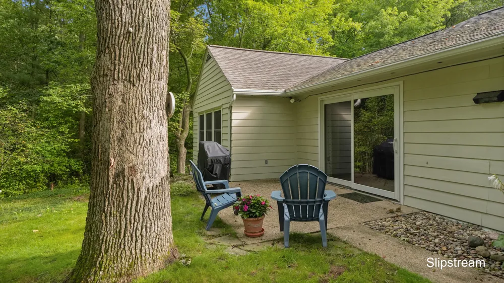 5059 12 Mile Road NE Rockford, MI 49341