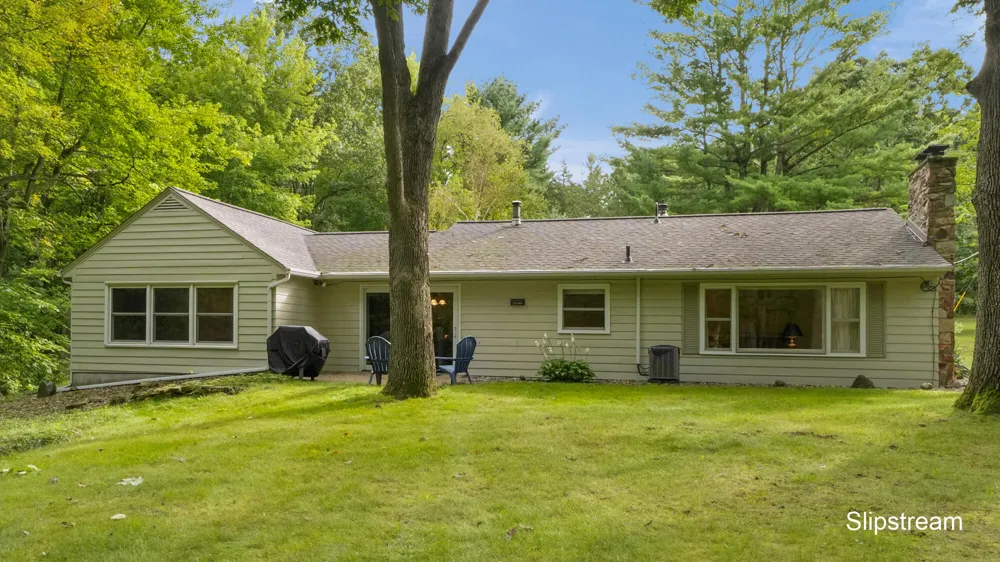 5059 12 Mile Road NE Rockford, MI 49341