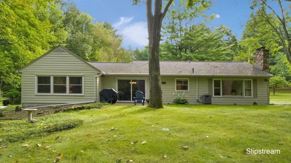 5059 12 Mile Road NE Rockford, MI 49341