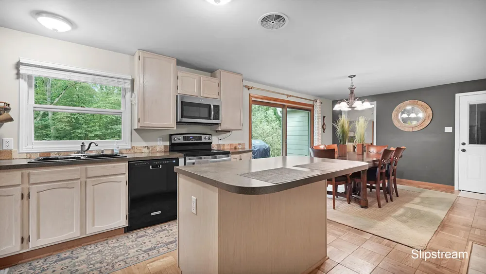 5059 12 Mile Road NE Rockford, MI 49341