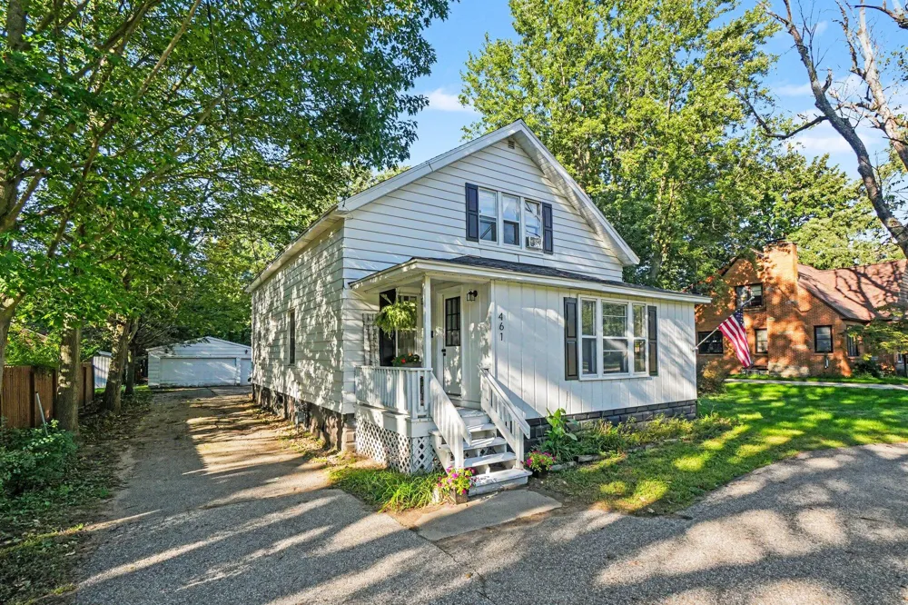 461 W Lakewood Boulevard Holland, MI 49424