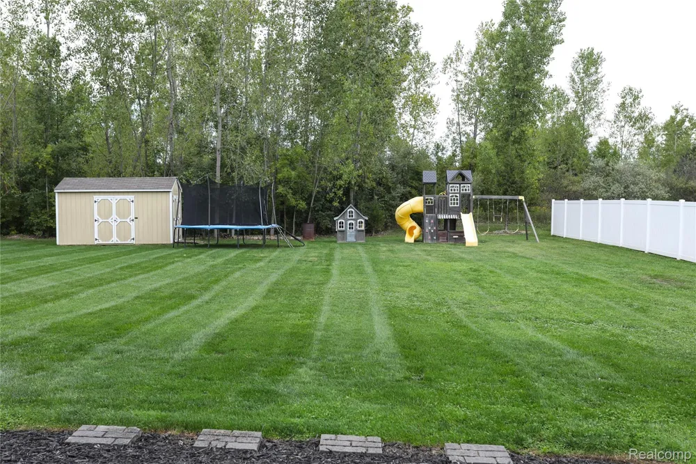 7152 Saratoga Drive Clayton Charter Township, MI 48532
