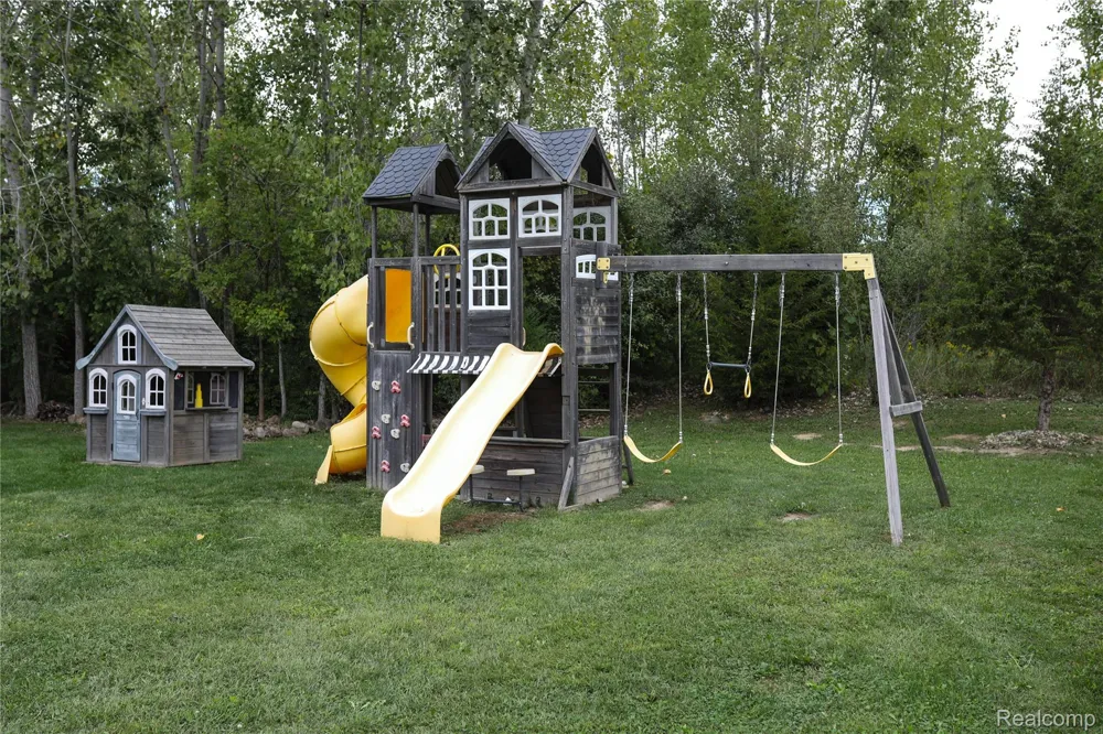 7152 Saratoga Drive Clayton Charter Township, MI 48532