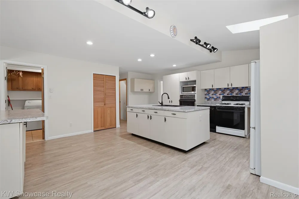 7125 Ridgewood Road Springfield Charter Township, MI 48346