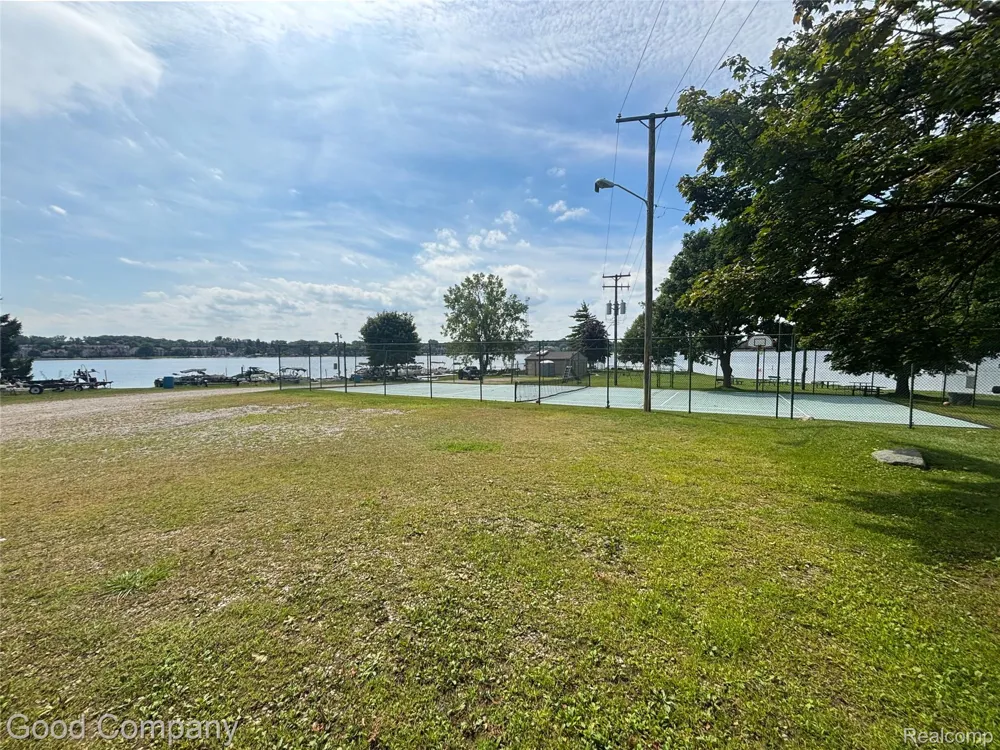 3062 Saint Jude Drive Waterford Charter Township, MI 48329