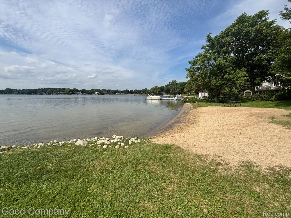 3062 Saint Jude Drive Waterford Charter Township, MI 48329