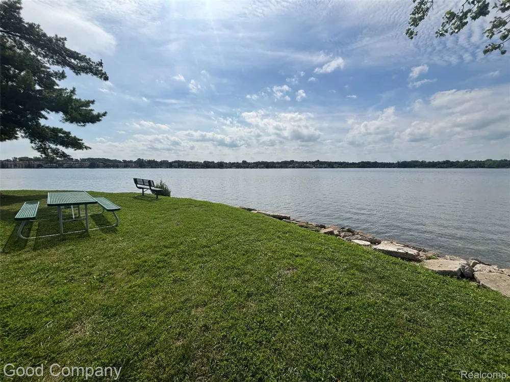 3062 Saint Jude Drive Waterford Charter Township, MI 48329