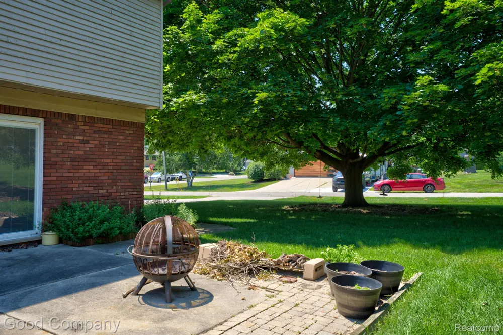 3062 Saint Jude Drive Waterford Charter Township, MI 48329
