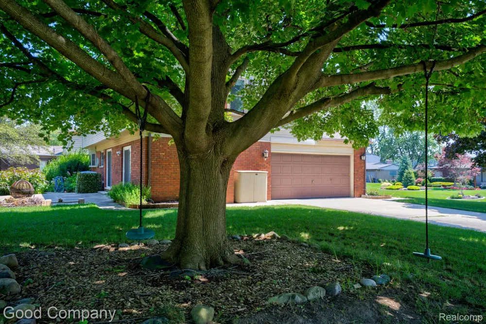 3062 Saint Jude Drive Waterford Charter Township, MI 48329