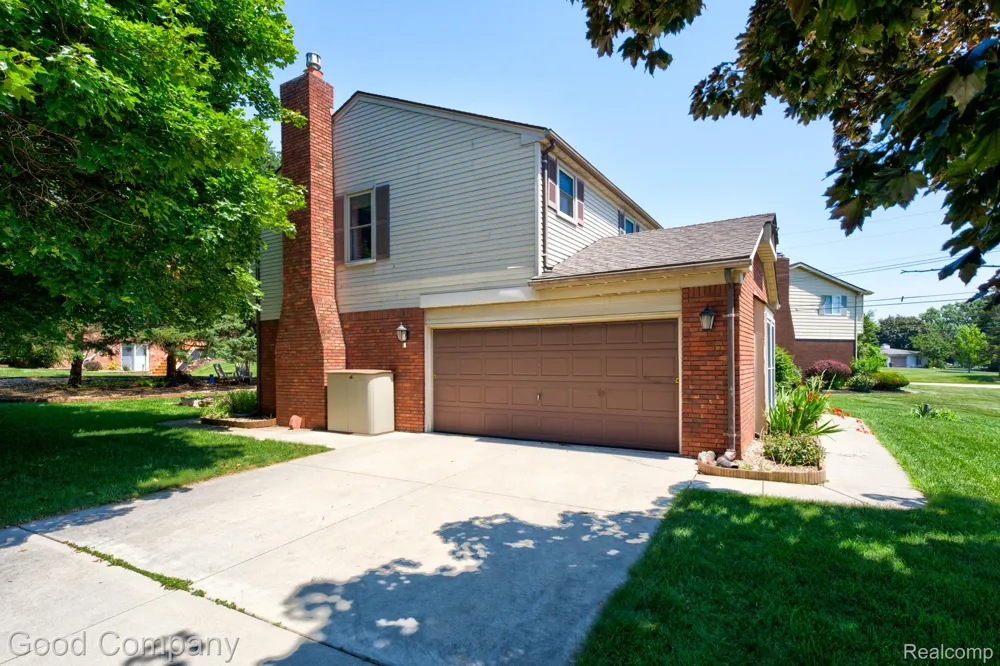 3062 Saint Jude Drive Waterford Charter Township, MI 48329