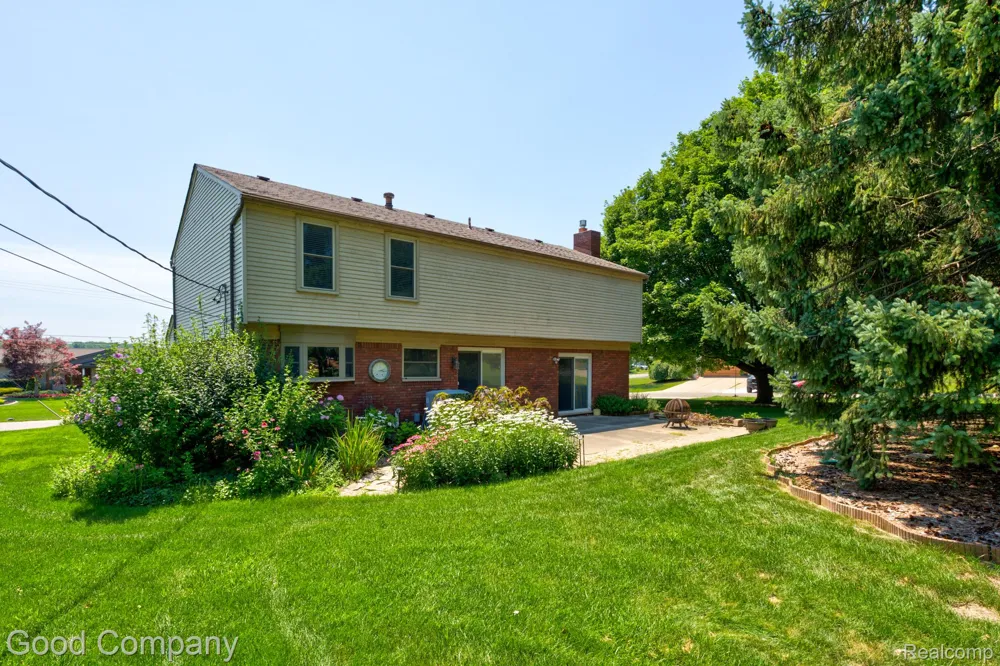 3062 Saint Jude Drive Waterford Charter Township, MI 48329