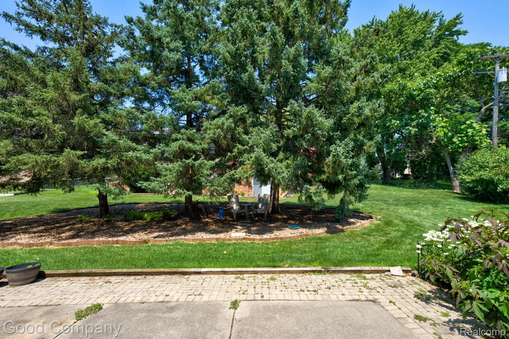 3062 Saint Jude Drive Waterford Charter Township, MI 48329