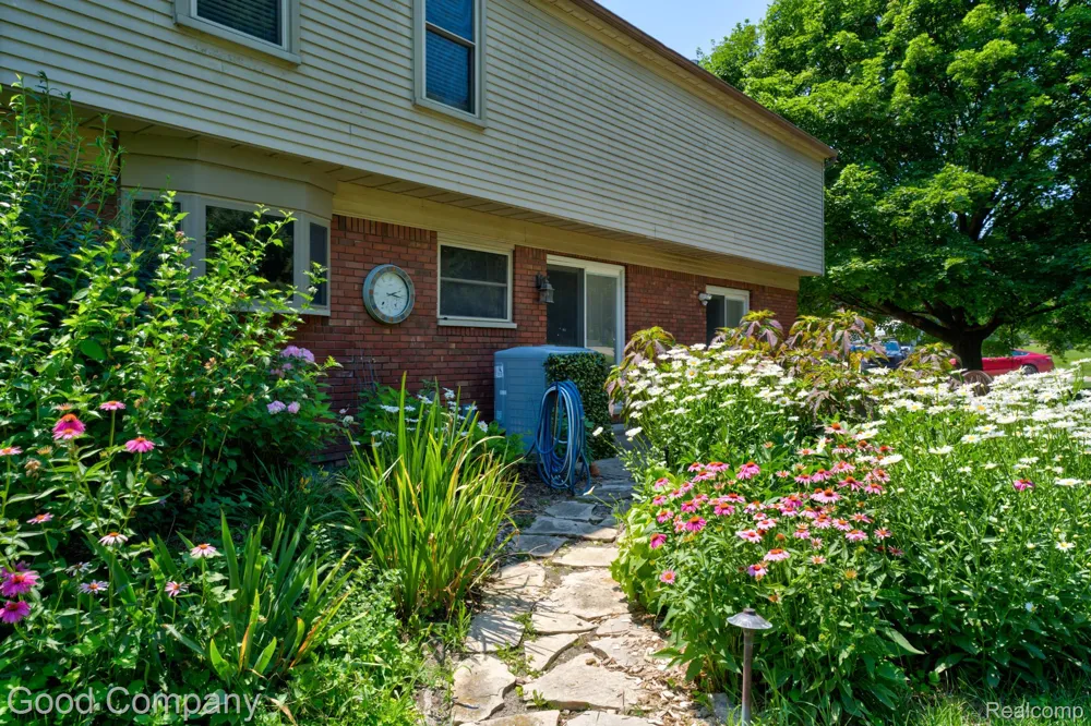 3062 Saint Jude Drive Waterford Charter Township, MI 48329