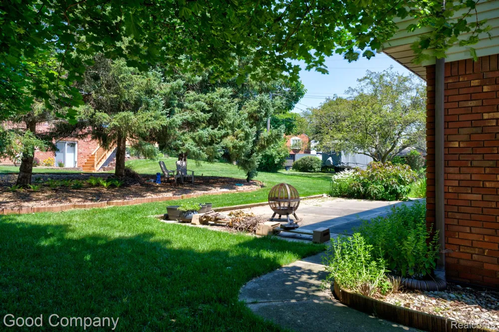 3062 Saint Jude Drive Waterford Charter Township, MI 48329