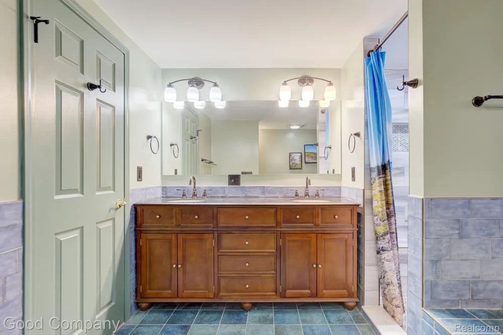 3062 Saint Jude Drive Waterford Charter Township, MI 48329