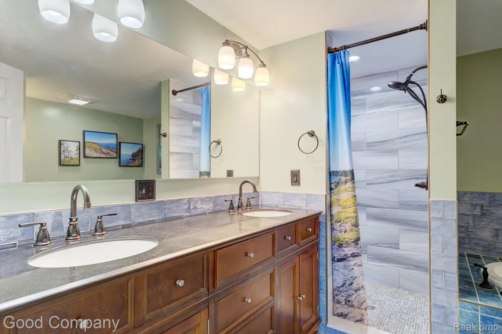 3062 Saint Jude Drive Waterford Charter Township, MI 48329