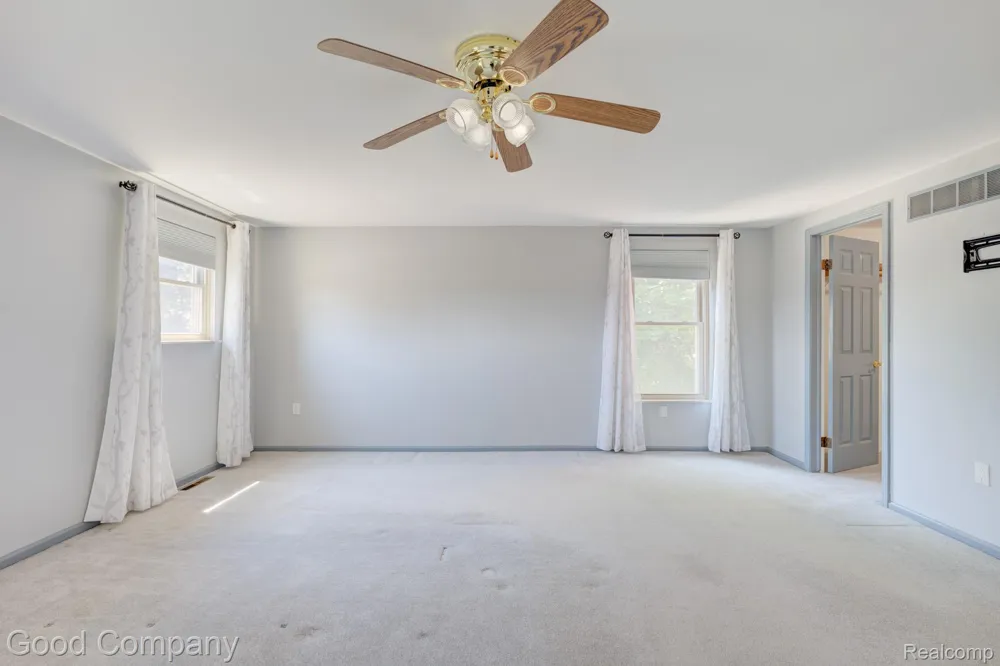 3062 Saint Jude Drive Waterford Charter Township, MI 48329
