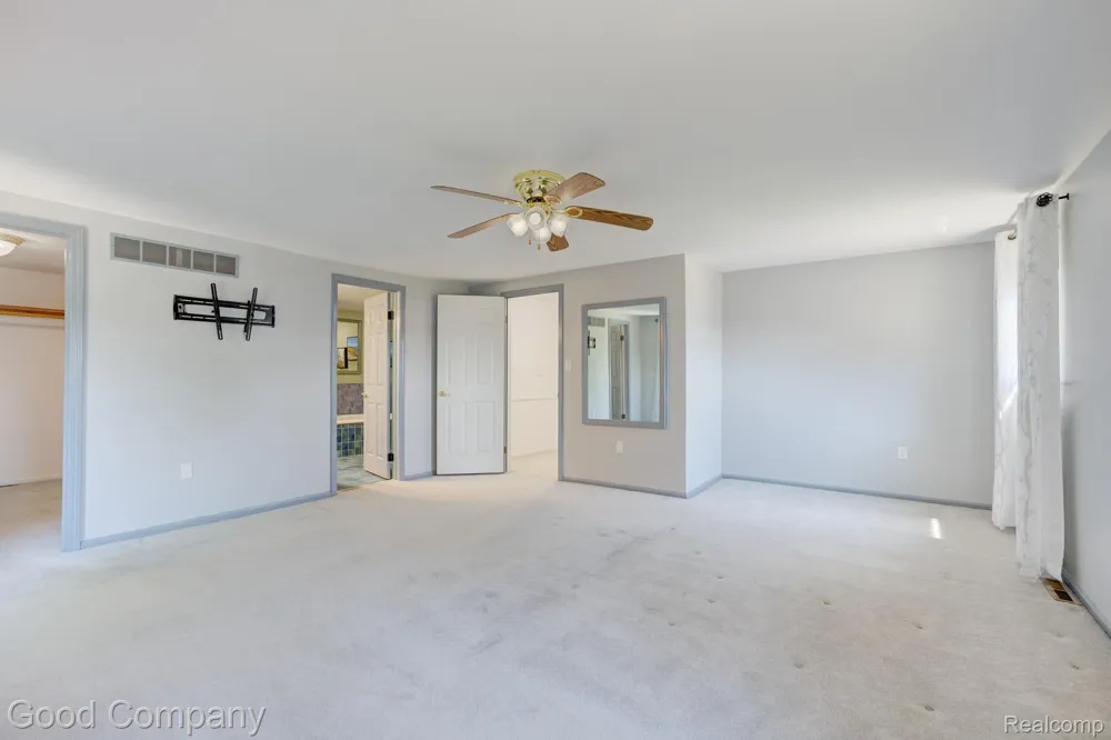 3062 Saint Jude Drive Waterford Charter Township, MI 48329