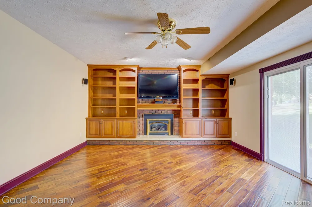 3062 Saint Jude Drive Waterford Charter Township, MI 48329
