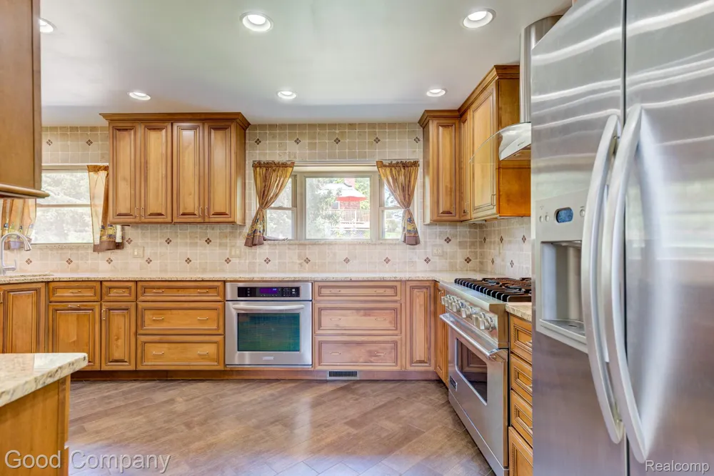 3062 Saint Jude Drive Waterford Charter Township, MI 48329