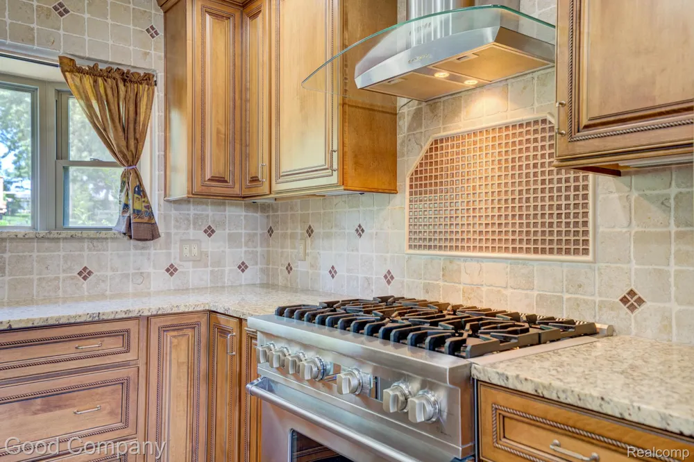 3062 Saint Jude Drive Waterford Charter Township, MI 48329