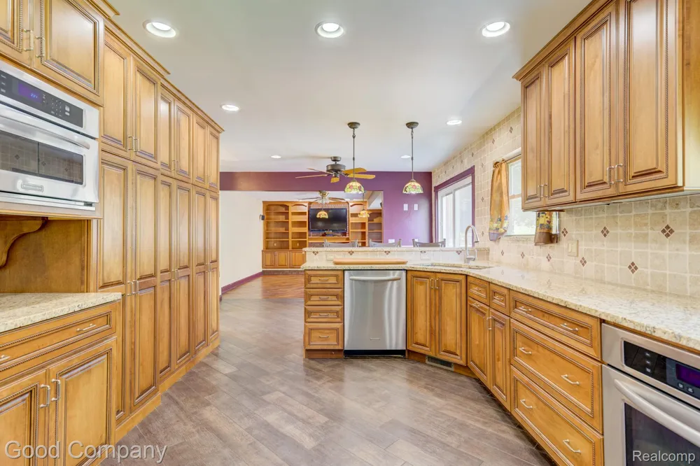 3062 Saint Jude Drive Waterford Charter Township, MI 48329