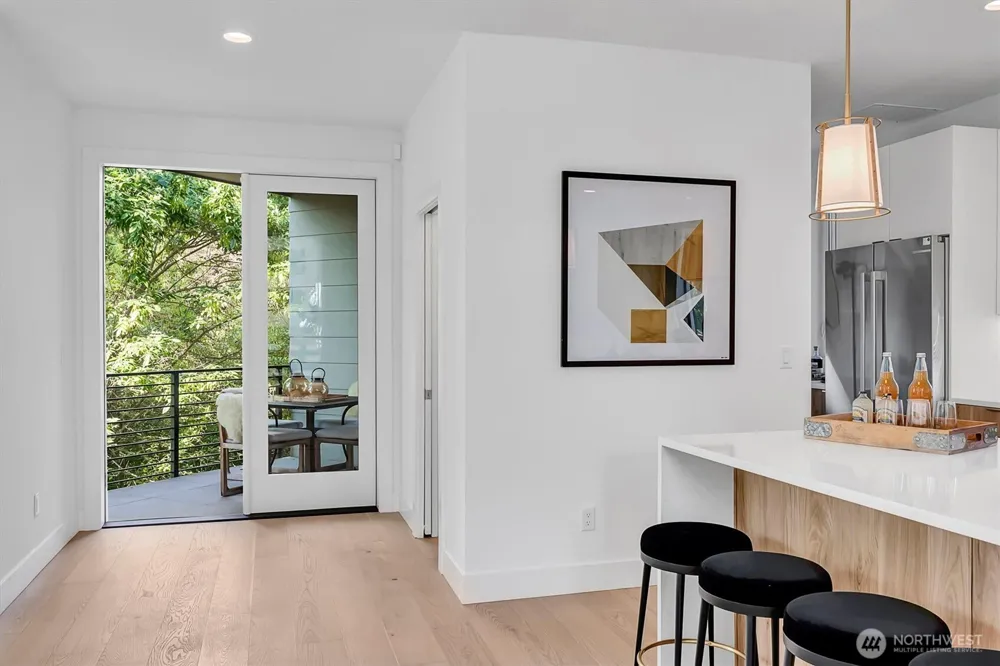 427 102nd Avenue SE Bellevue, WA 98004