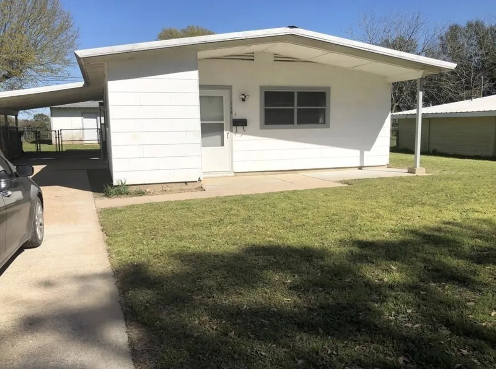 718 Hogan Drive Rockdale, TX 76567