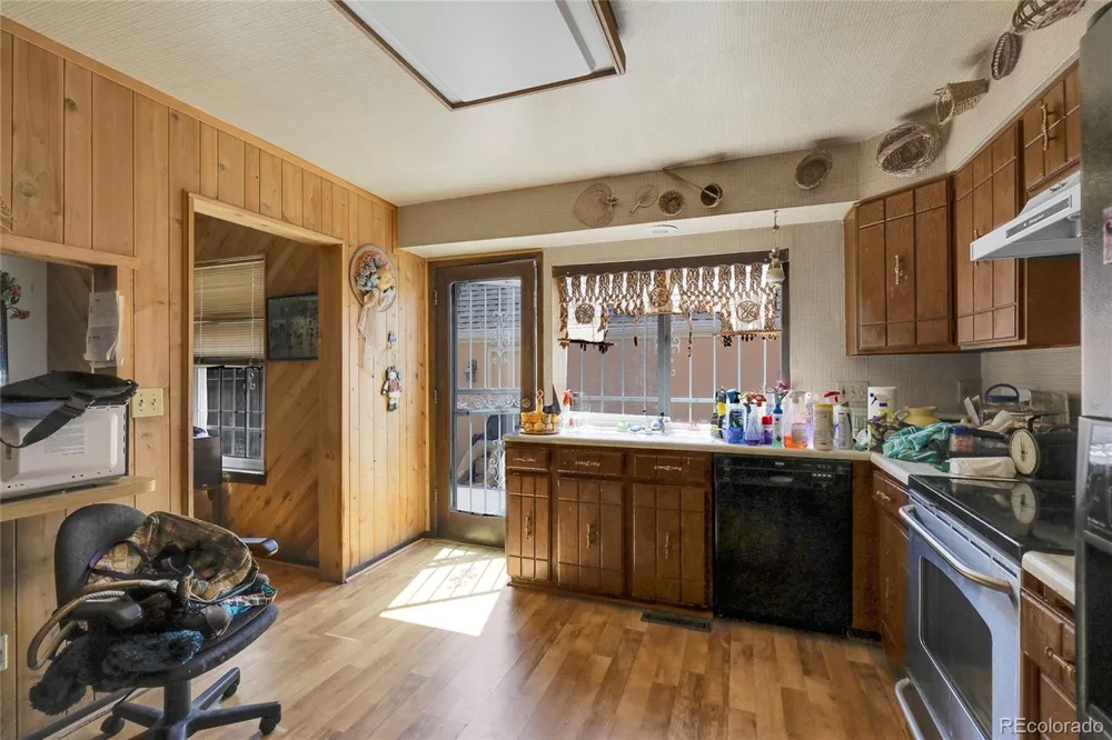 2864 S Vaughn Way Aurora, CO 80014