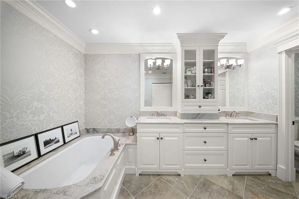 392 Carlton Place #3 Naples, FL 34108