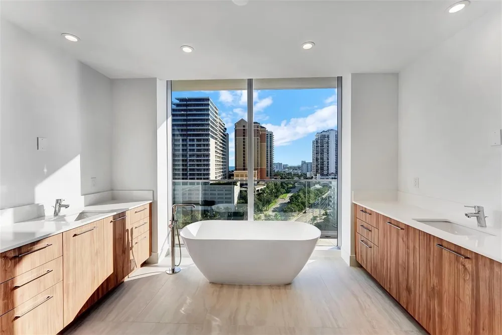 153 SEABREEZE BOULEVARD #902 Fort Lauderdale, FL 33304