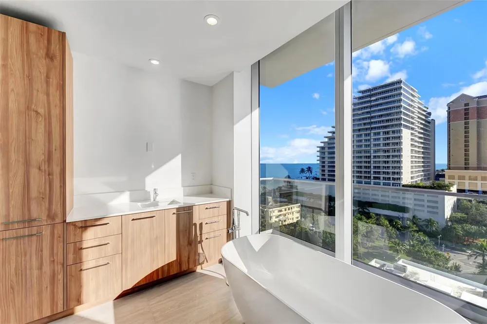 153 SEABREEZE BOULEVARD #902 Fort Lauderdale, FL 33304