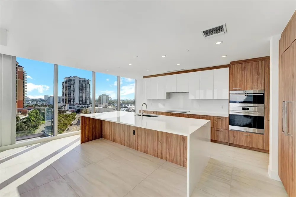 153 SEABREEZE BOULEVARD #902 Fort Lauderdale, FL 33304