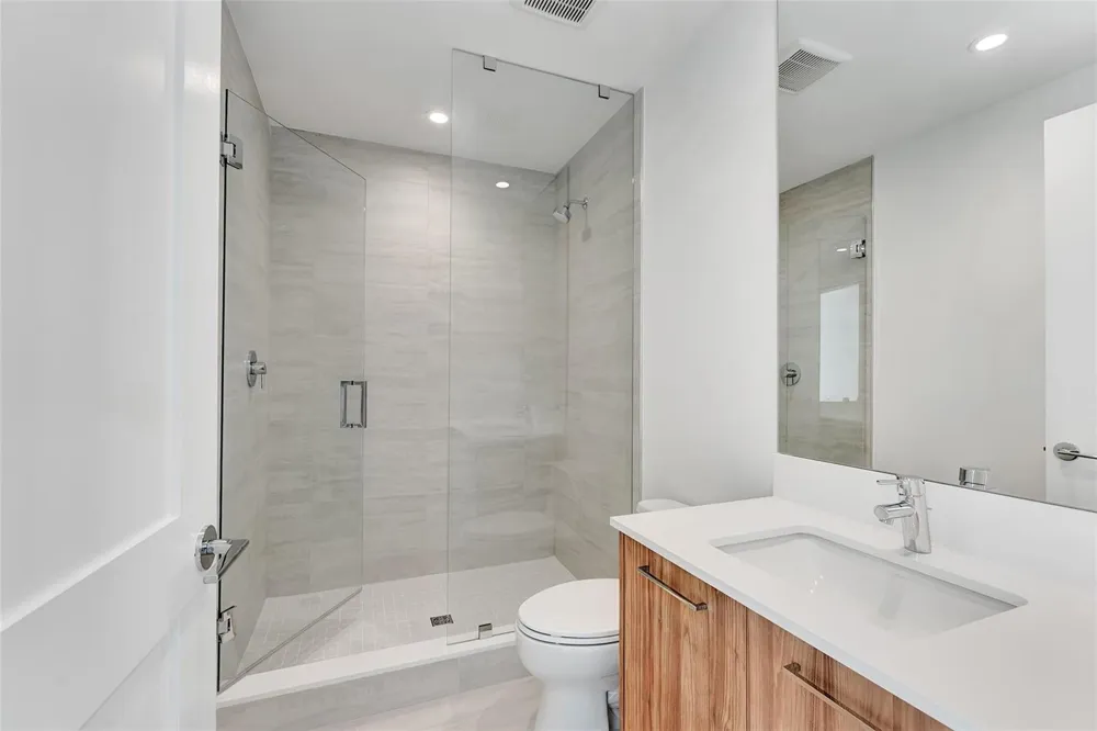 153 SEABREEZE BOULEVARD #902 Fort Lauderdale, FL 33304
